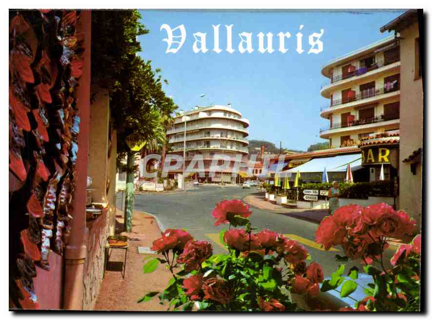 CPM Au soleil de la Cote d'Azur Vallauris Centre Important de Poteries Artistiques Les Immeubles Le 
