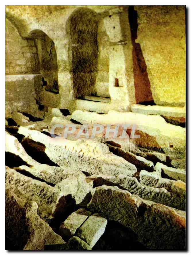 CPM Aubeterre sur Dronne Charente Interieur de l'Eglise Monolithe Salle des Sarcophages 