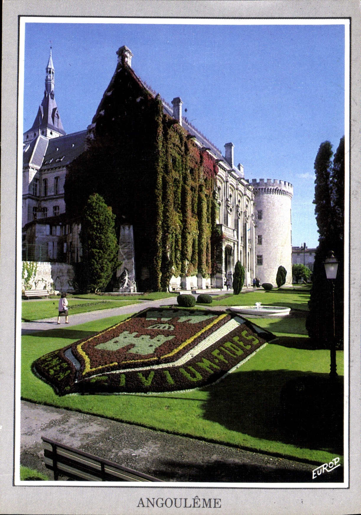 CPM Angouleme Cote jardin de l'Hotel de Ville ancien chateau des Comtes d'Angouleme 
