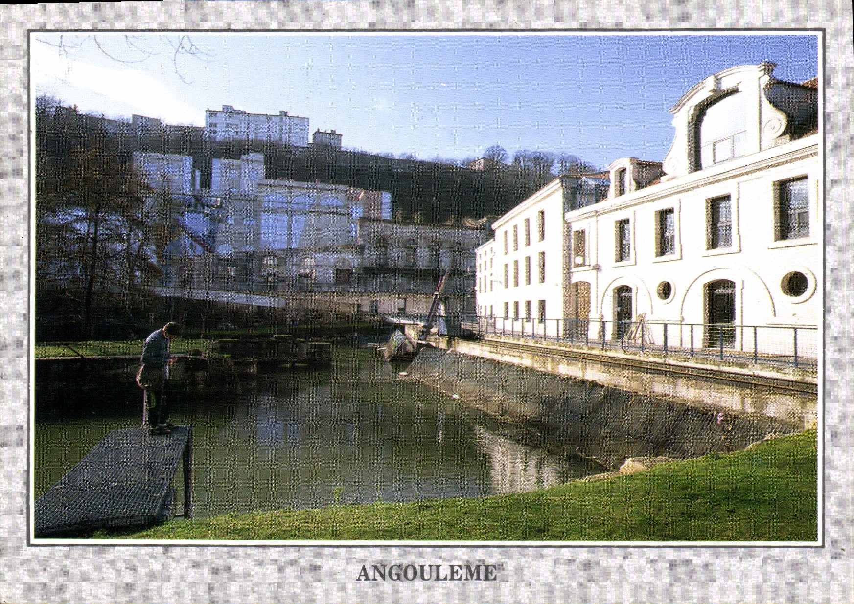 Angoulême — Ancien moulin sur la Charente, aujourd'hui musée du papier — O 2602, Édition Évèro, Pierron