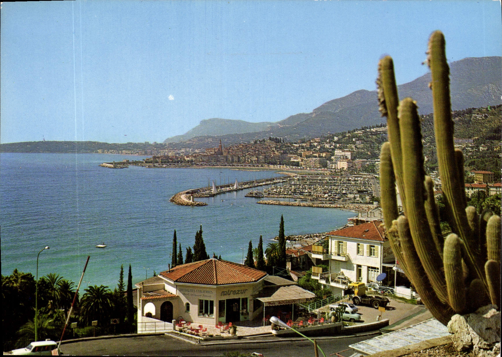 Menton — Vue générale sur le Nouveau Port et la Vieille Ville — Éditions d'Art Altat