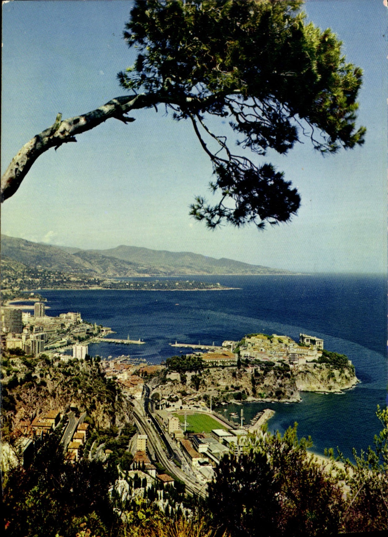 CPM La Principaute de Monaco Vue generale de Monaco et de Monte Carlo au fond Le Cap Martin et l'Ita