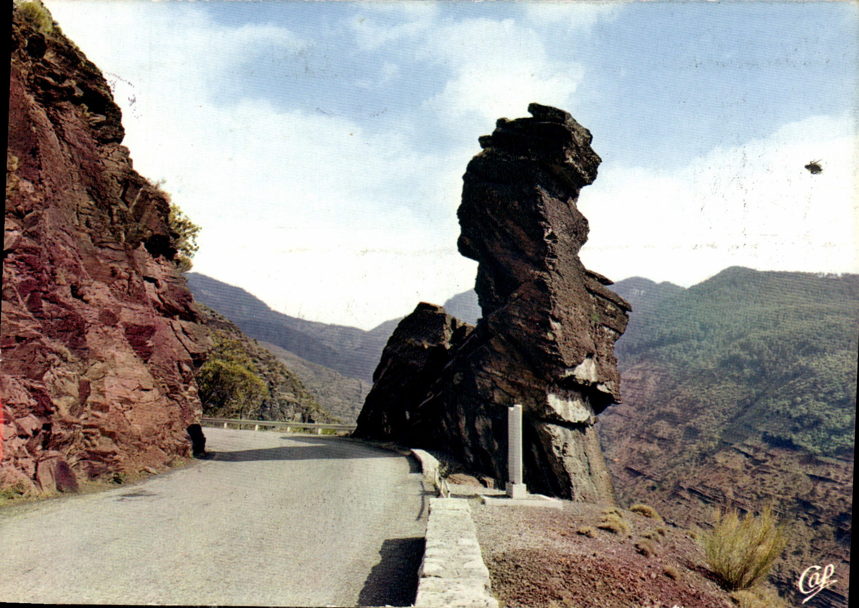CPM Gorges du Daluis Circuit hardiment trace dans des schistes rouges 