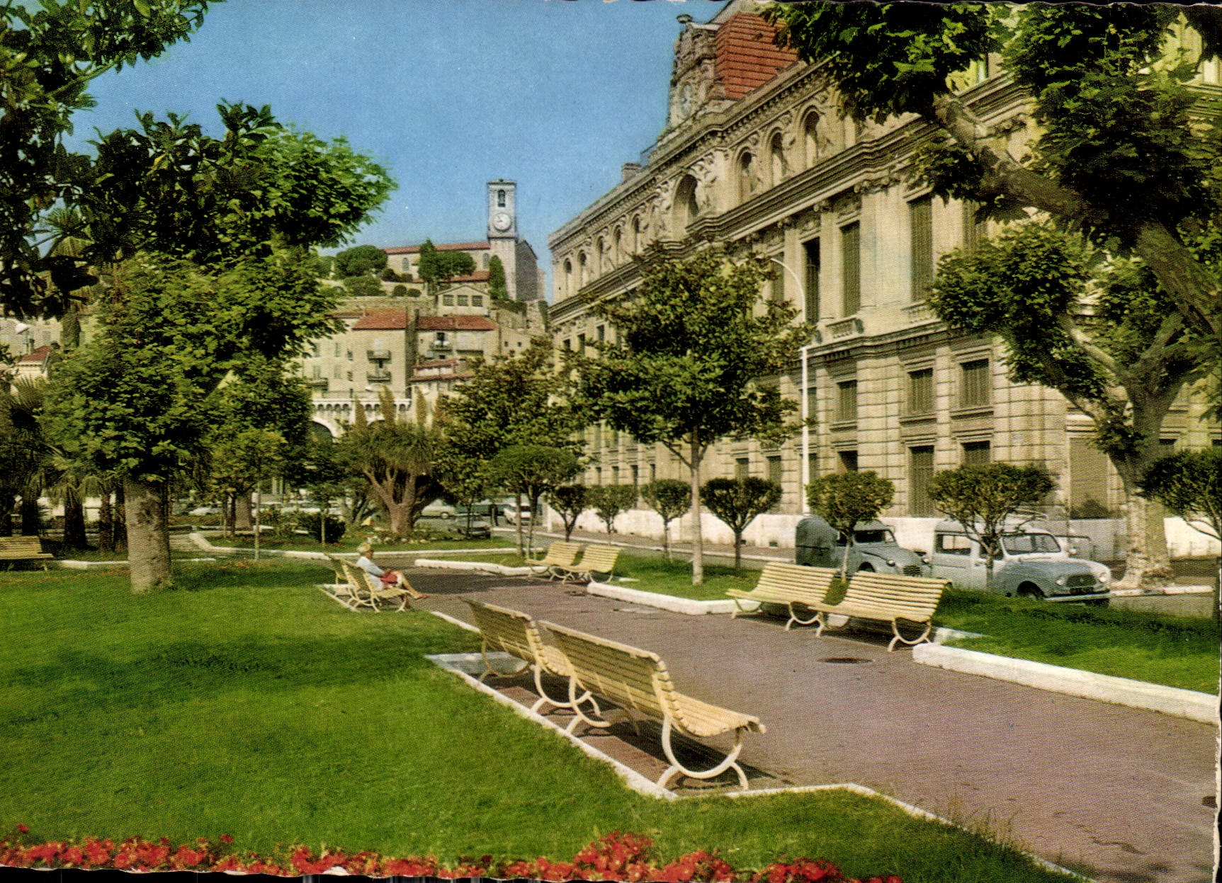Cannes — L'Hôtel de Ville et la Tour de l'Horloge — éditeur inconnu