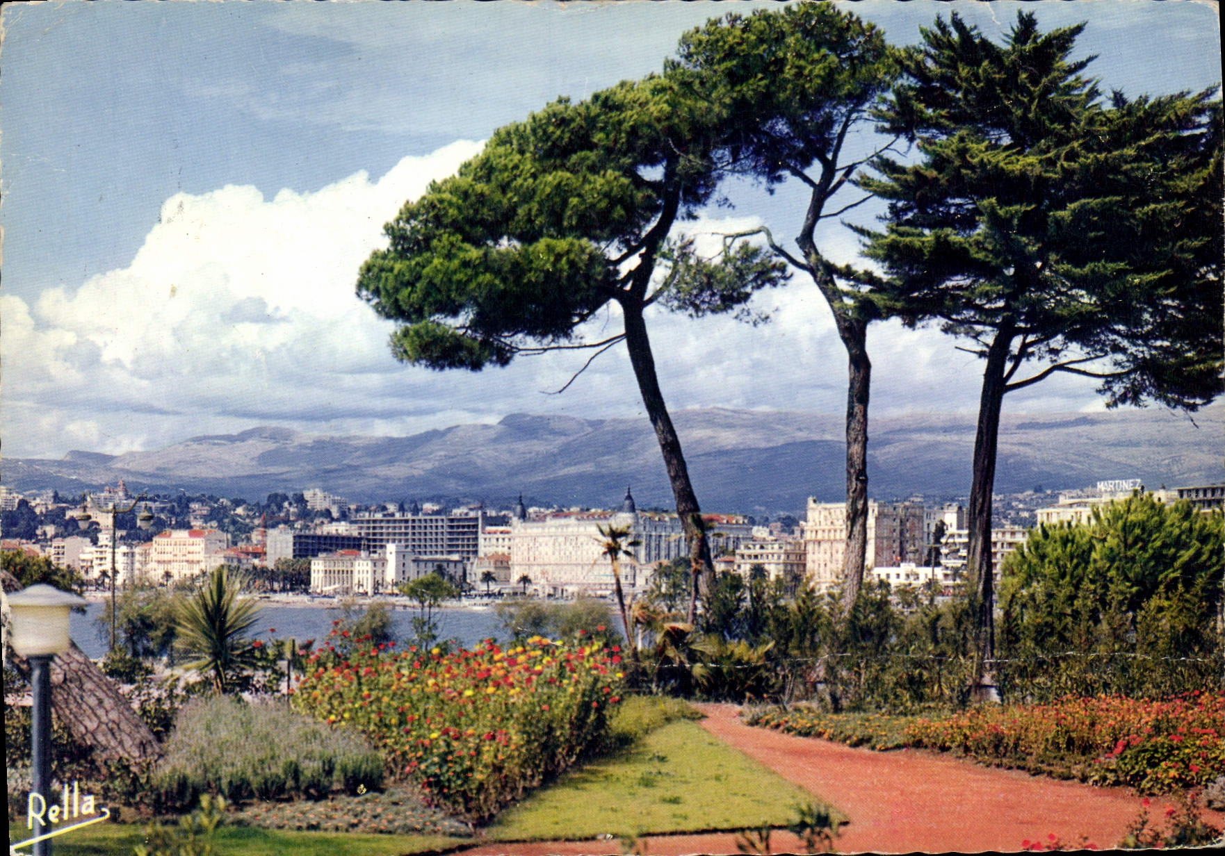 CPM La Cote d'Azur Cannes Les grands palaces de la Croisette vus du Marly 