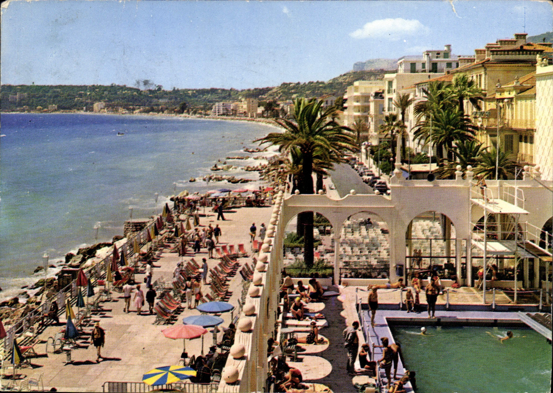 CPM Les Sites Merveilleux de la Cote d'Azur Menton La Piscine du Casino la Promenade et la Plage 