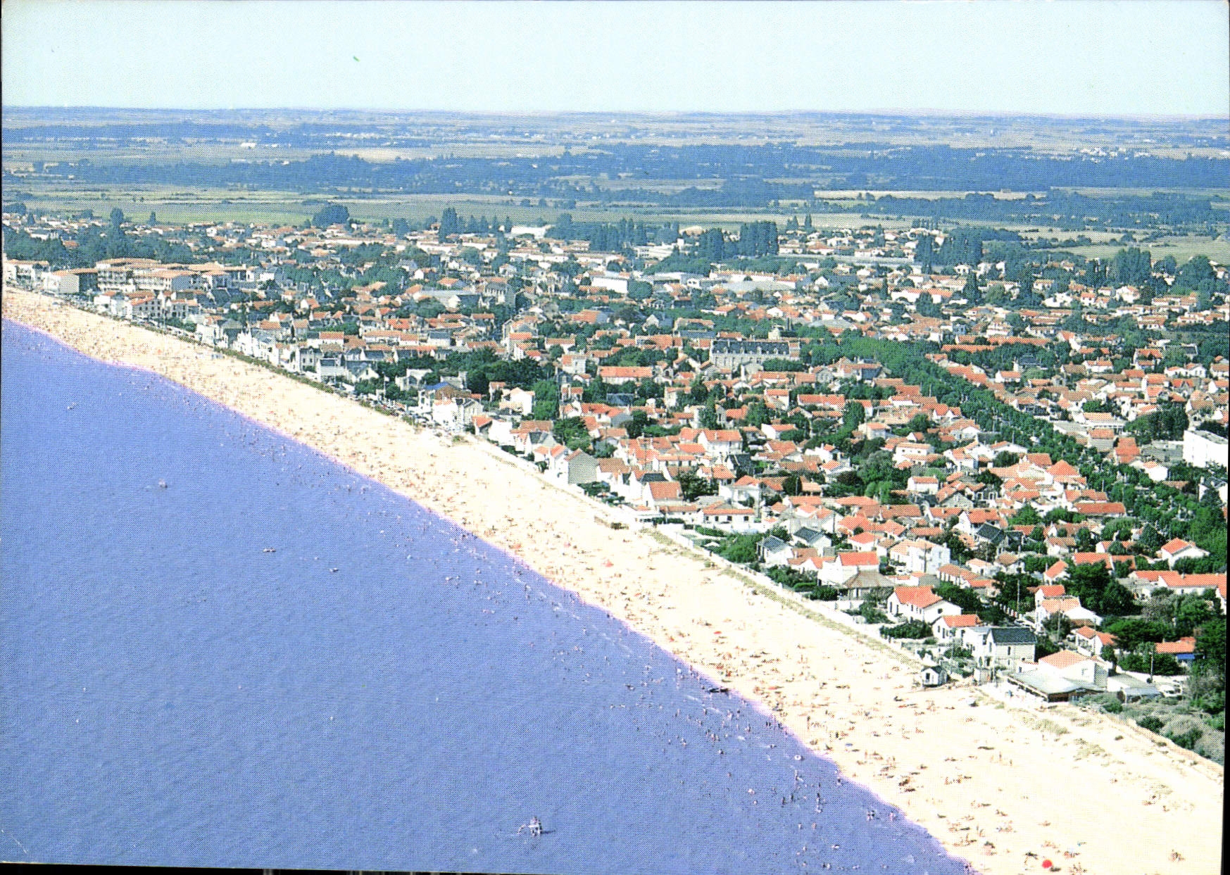 CPM Chatelaillon Plage Ch Mme Vue d'Ensemble la plage et les villas au fond a gauche le casino et le