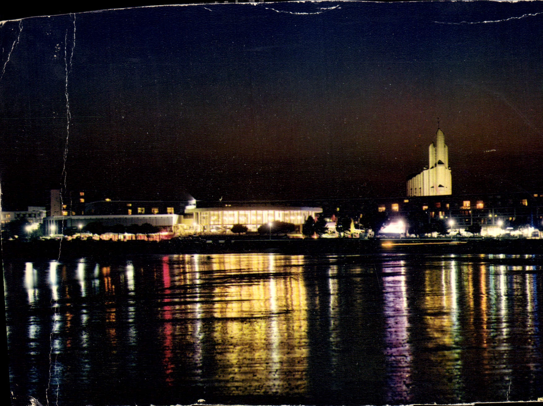 CPM Royan vus de nuit le Casino le Front de Mer et l'Eglise Notre Dame 