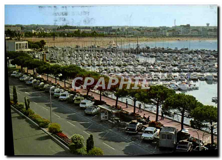 CPM Royan Charente Maritime Le Port de Plaisance et la Plage au second plan 