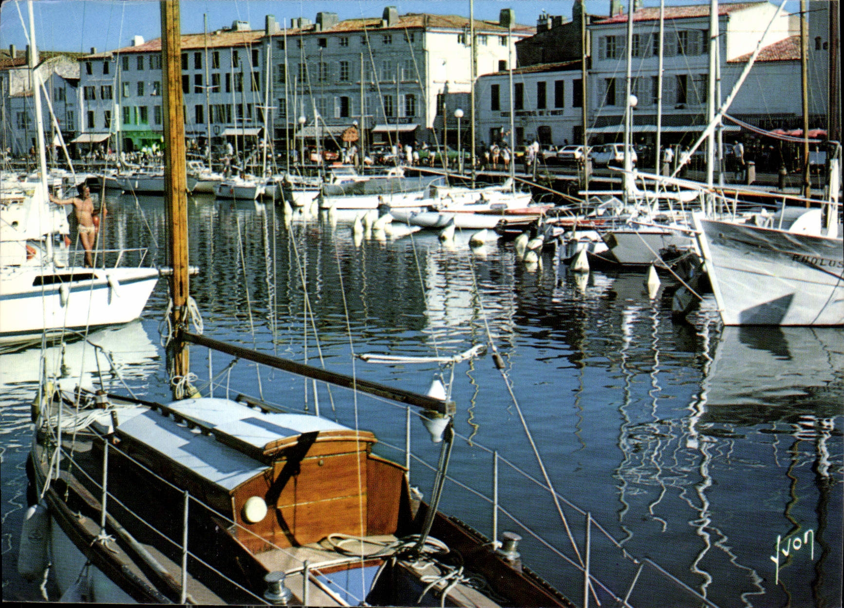 Port de Saint-Martin-de-Ré — vue du port avec voiliers — Éditions Jean-Jourdes d'Arcueil