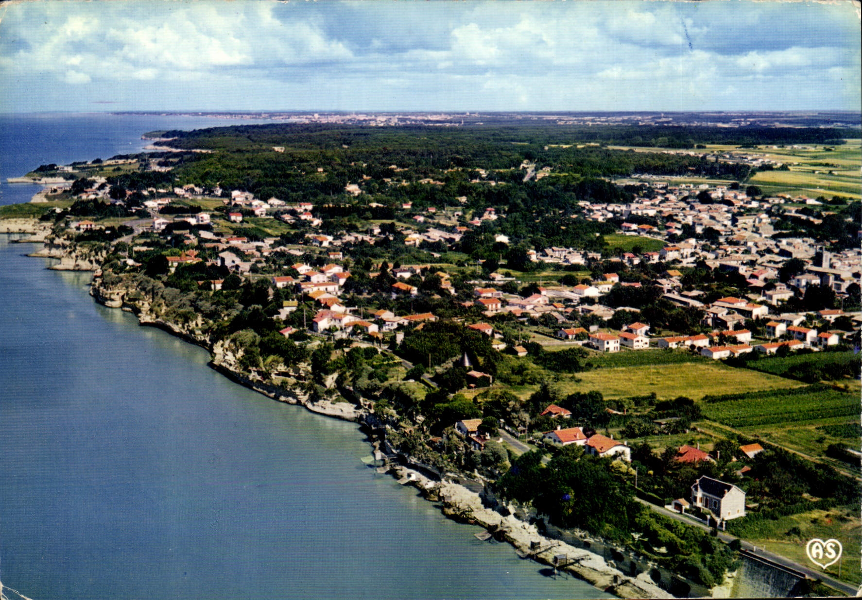 Meschers-sur-Gironde — Vue générale — Les Falaises où sont creusées les Grottes — Artaud Frères, éditeurs