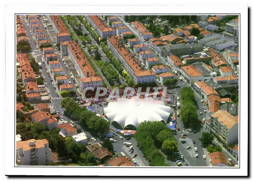 CPM Royan Vue aerienne Le Marche et le centre 