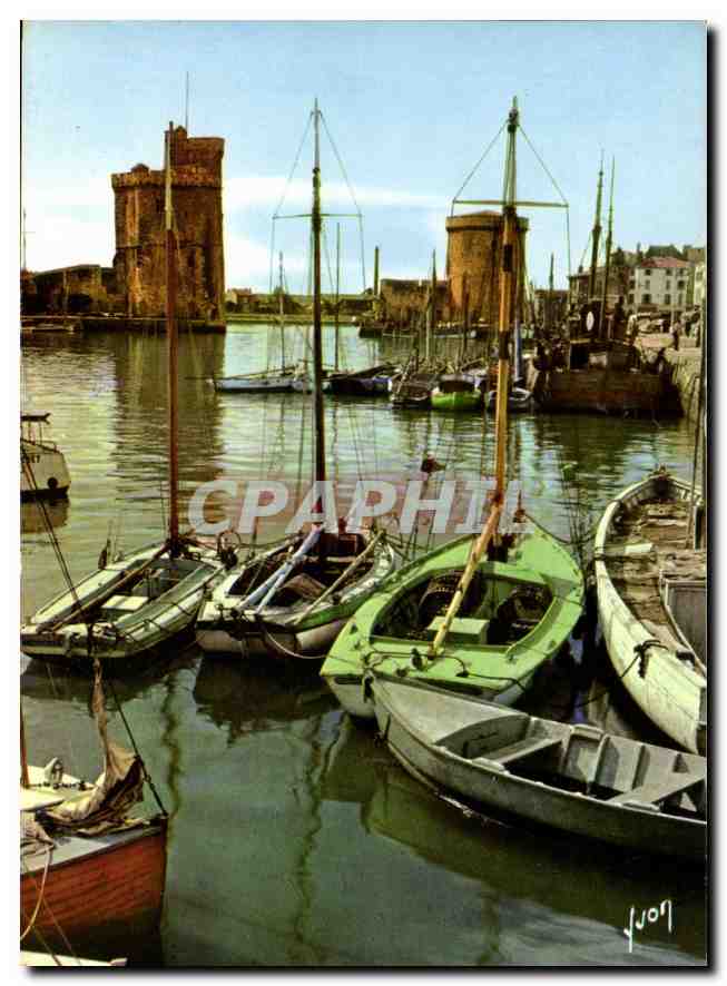 CPM La Rochelle Charente Maritime L'Entree du Vieux Port 