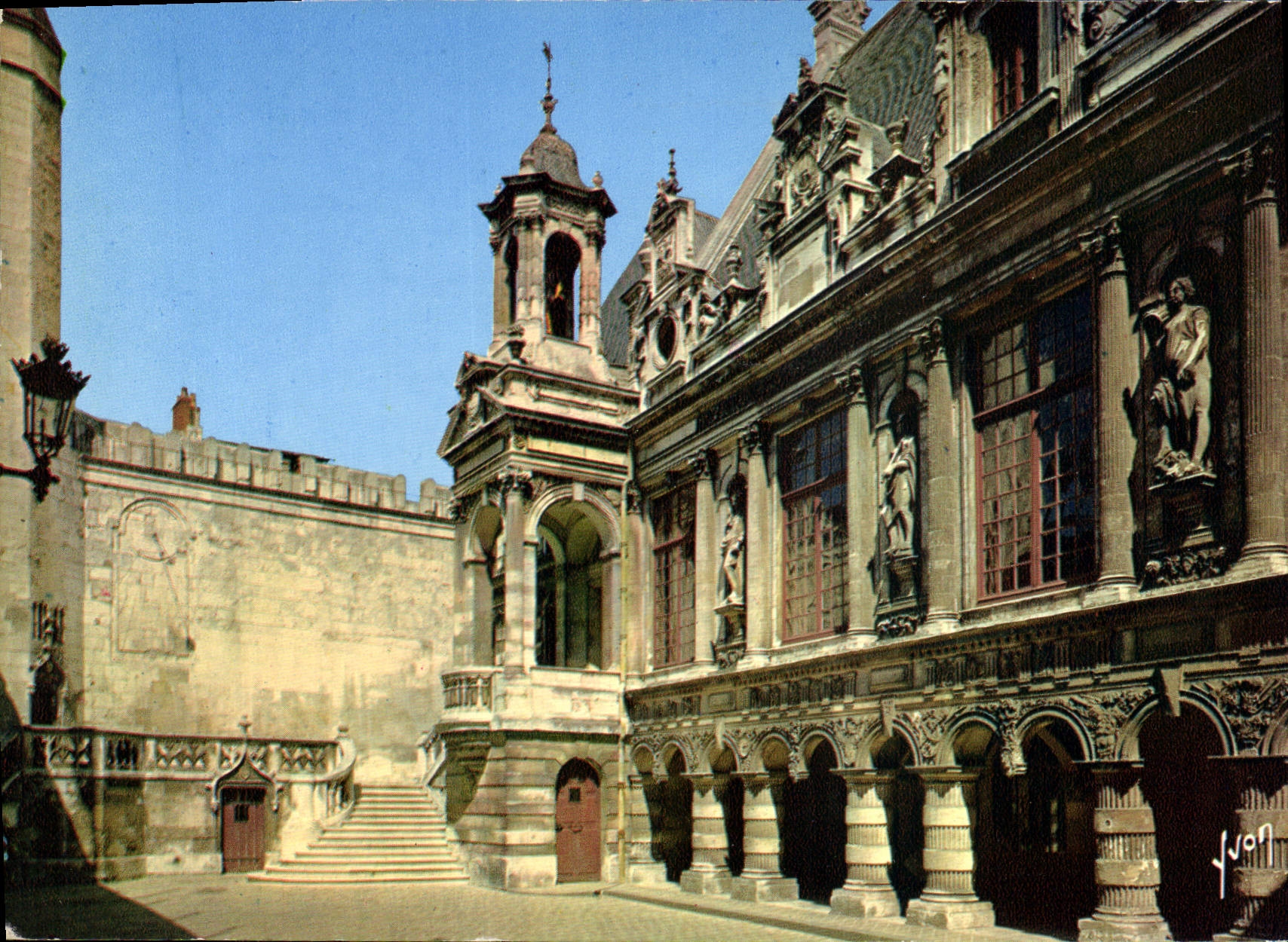 CPM La Rochelle Char Maritime L'Hotel de Ville 