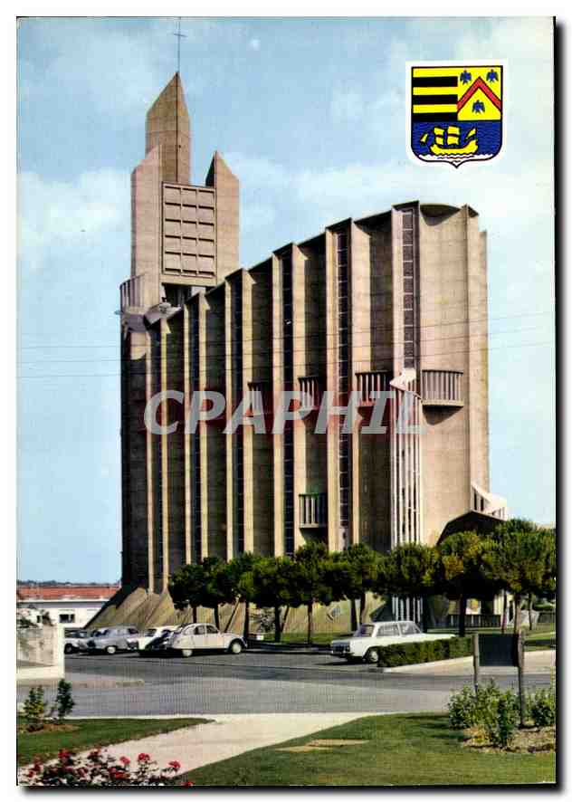 CPM Royan Facade Nord de l'Eglise Notre Dame Le Grand Portail Bateaux de peche