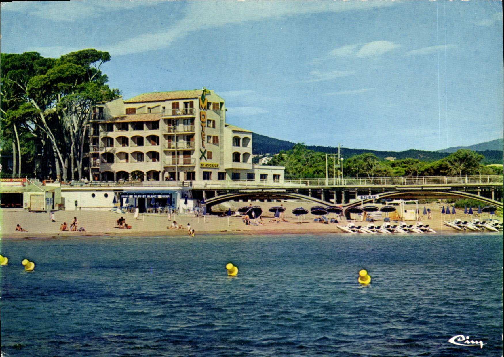 CPM Saint Aygulf Le Motel et la Plage 
