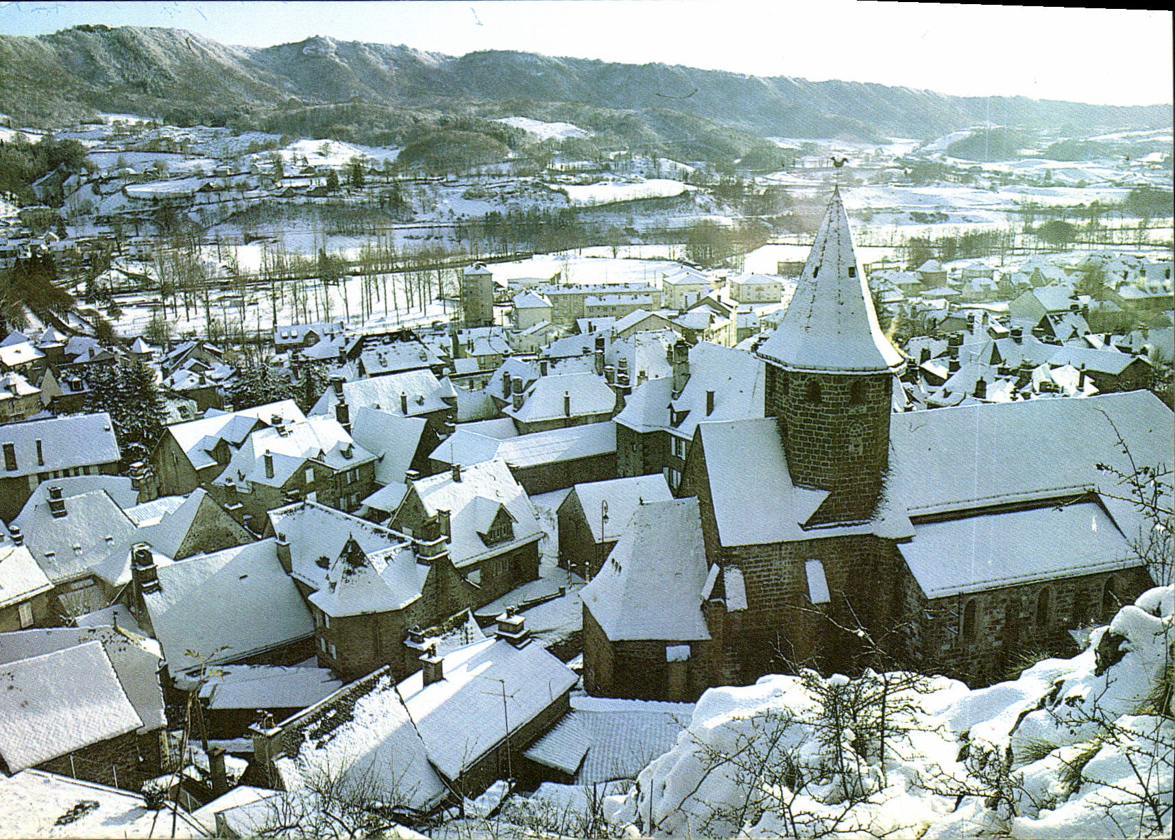CPM Les Monts du Cantal en Hiver Vic sure Cere 