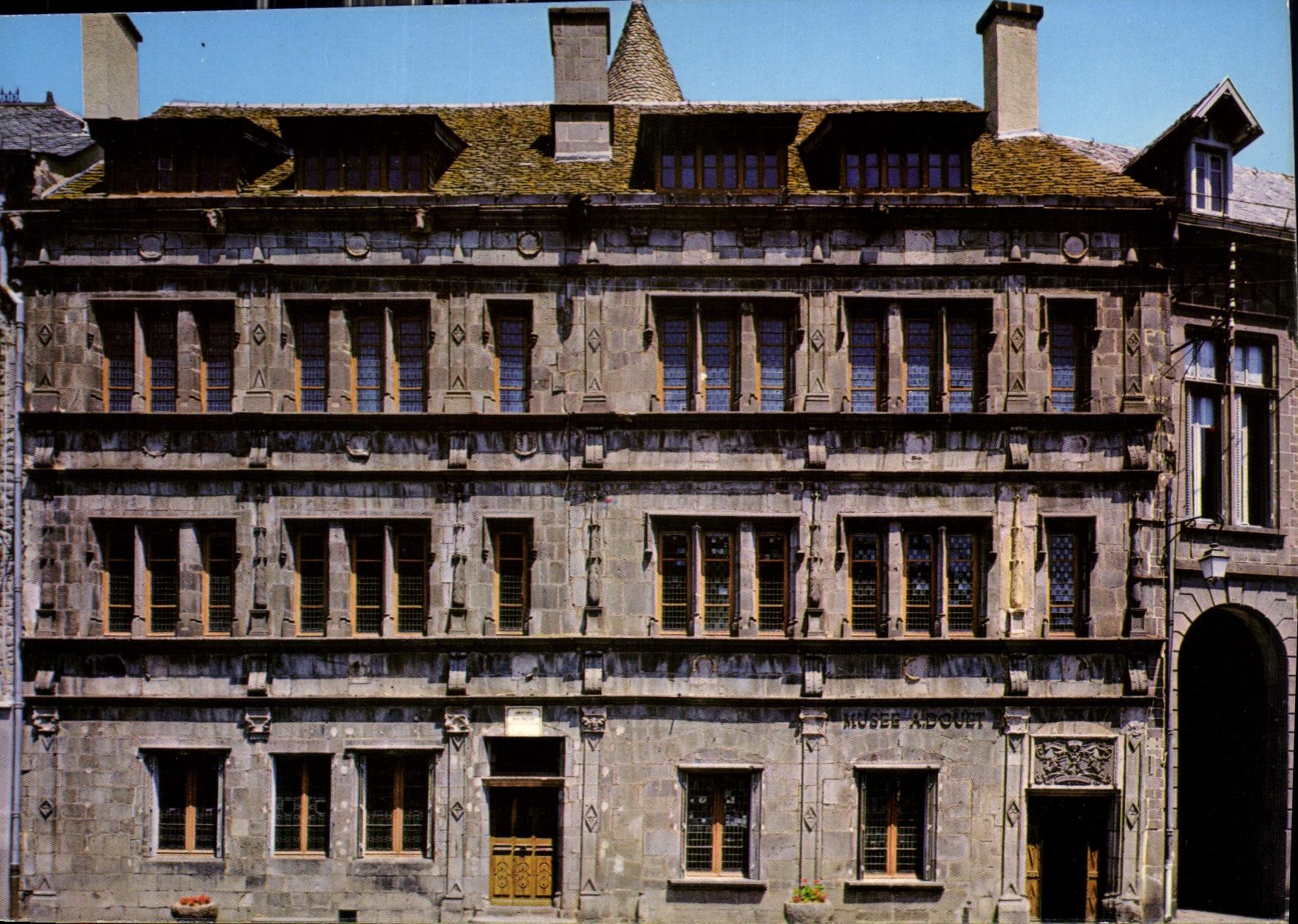 CPM Saint Flour Cantal La Maison des Consuls Facade du XIV le siecle 