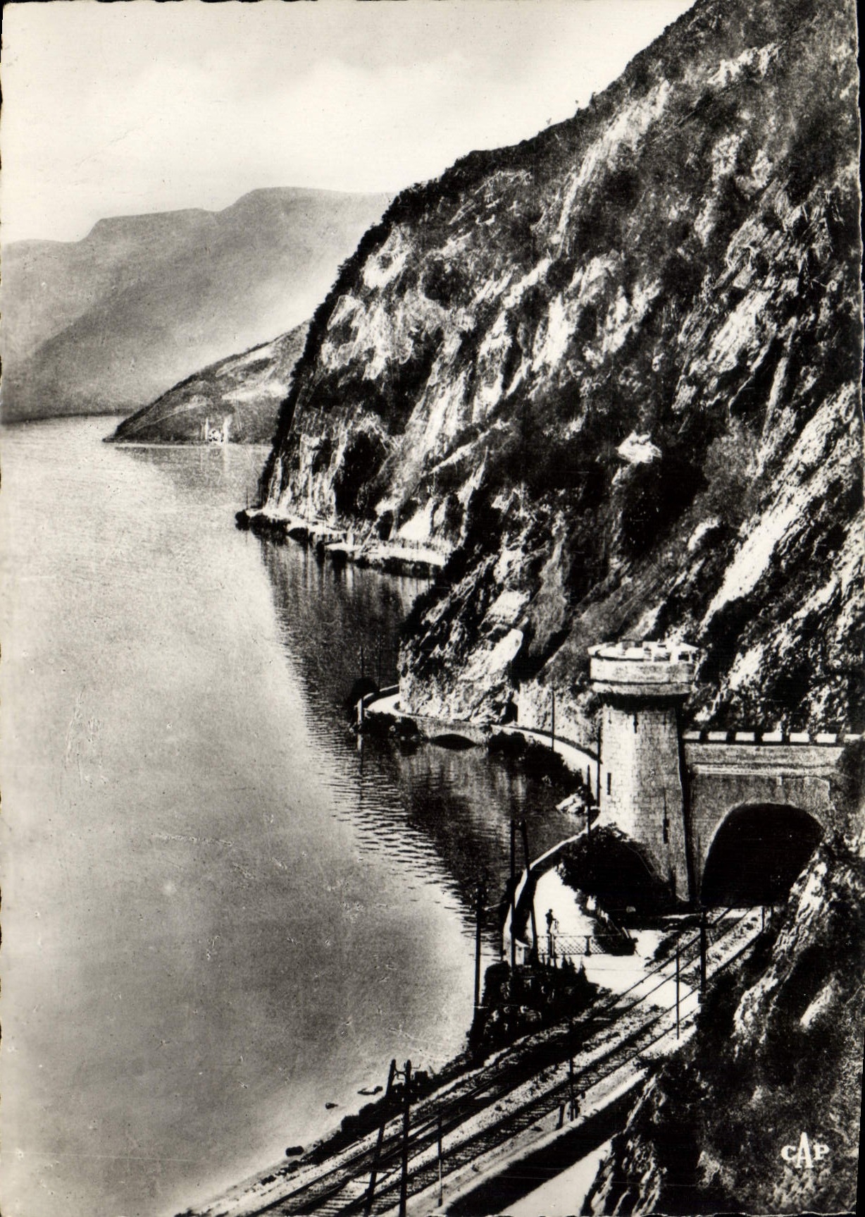 Lac du Bourget — Tunnel de St-Innocent et Rochers de Brison — C.A.P. Paris