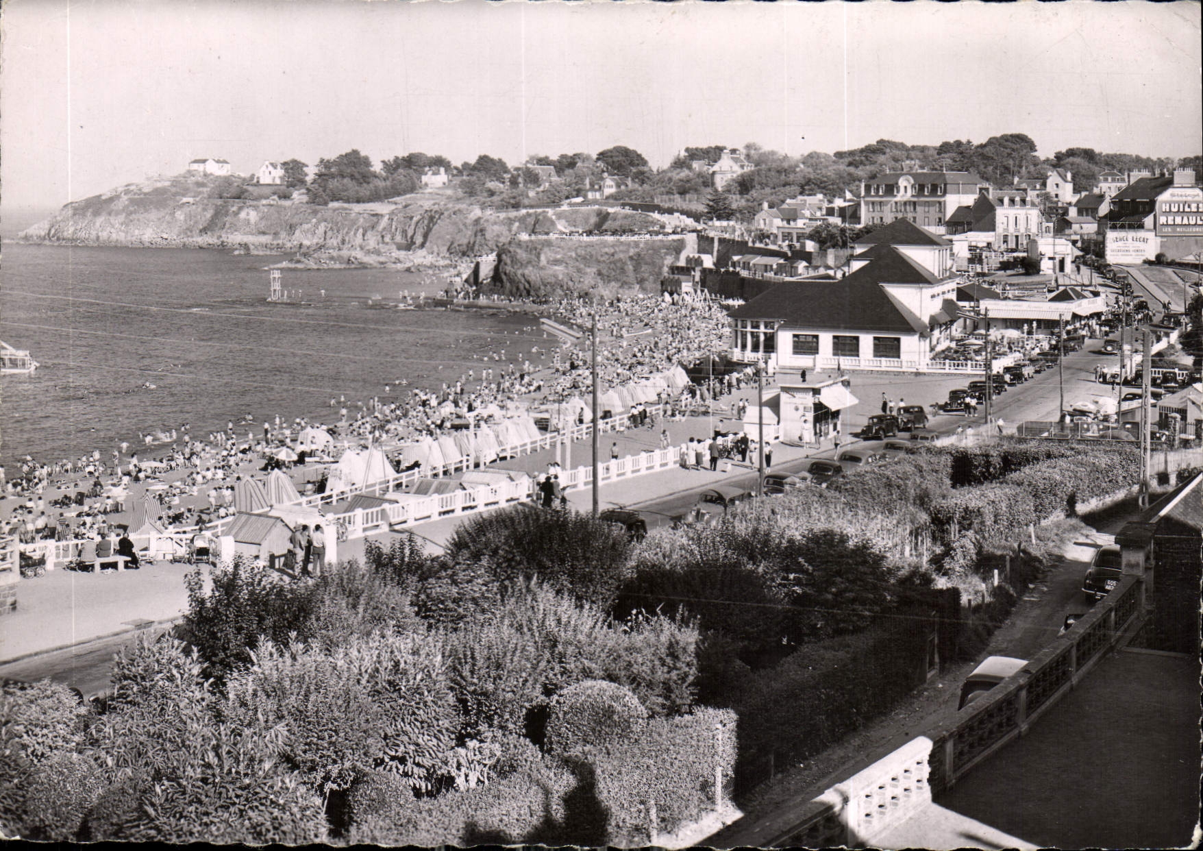 Plage de Saint-Quay-Portrieux — Casino et rue du Général de Gaulle — Les Tirages Modernes