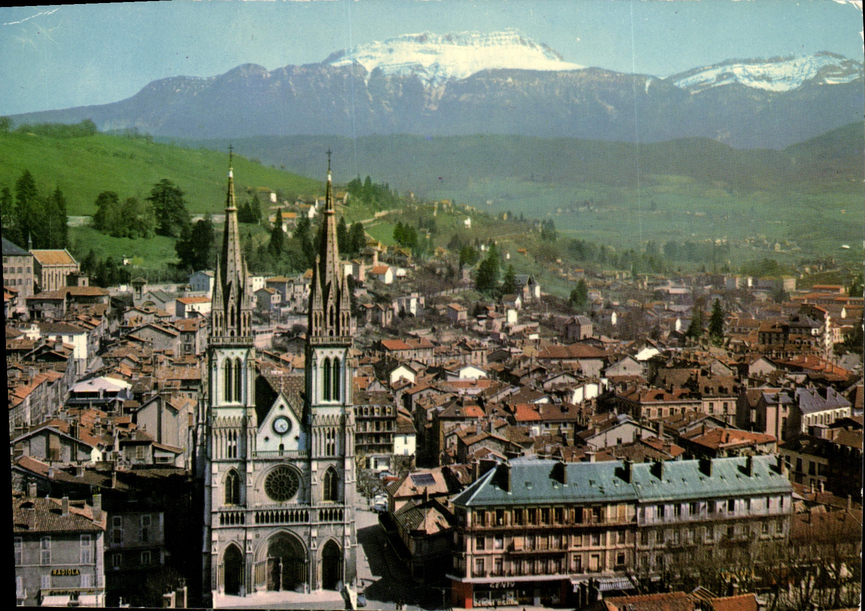 CPM Vouron Chartreuse Isere L'Eglise Saint Bruno la Ville et le Massiif de la Grande Sure 