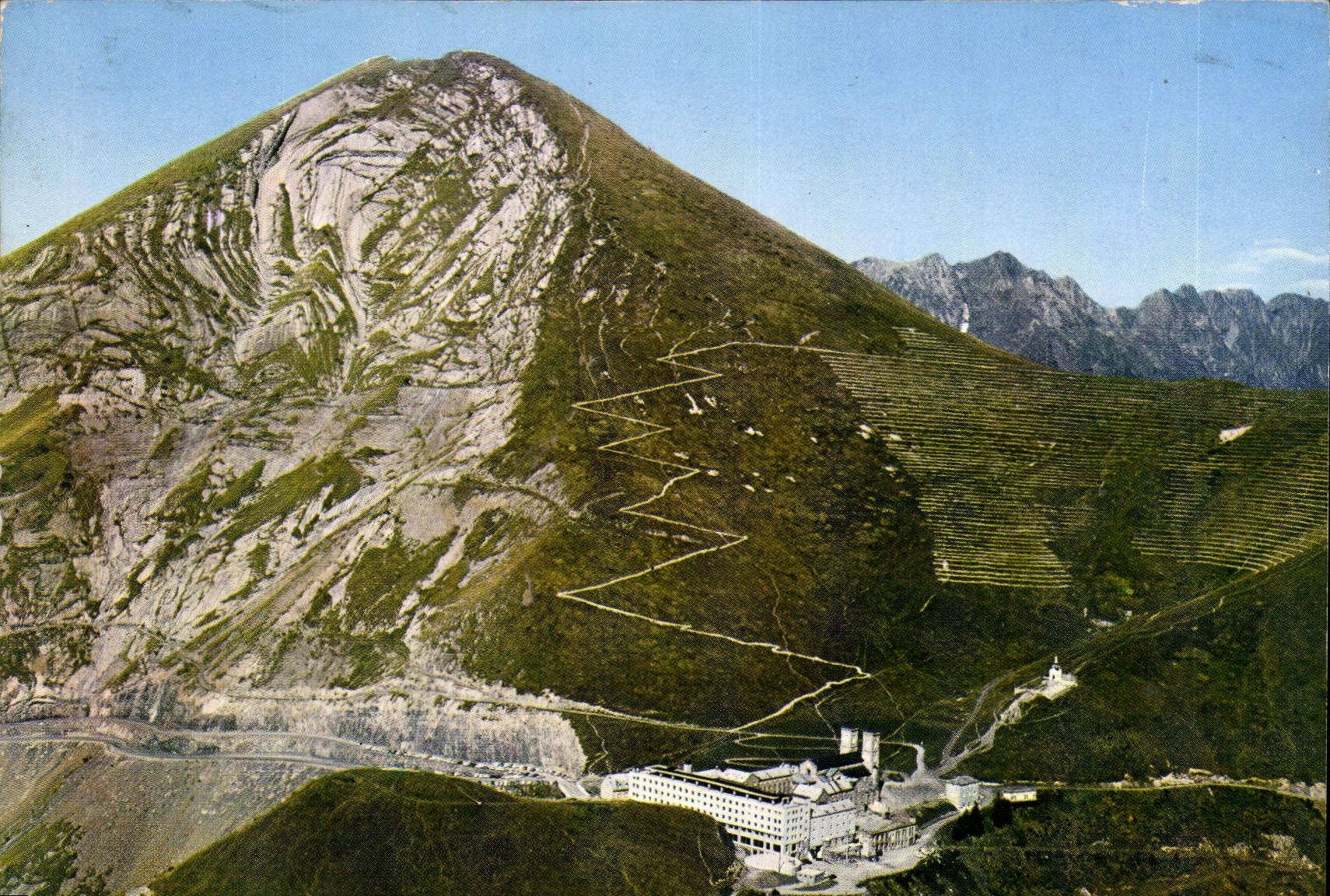 La Salette — Vue aérienne du sanctuaire et du Mont Gargas — Éditions S.M.D.