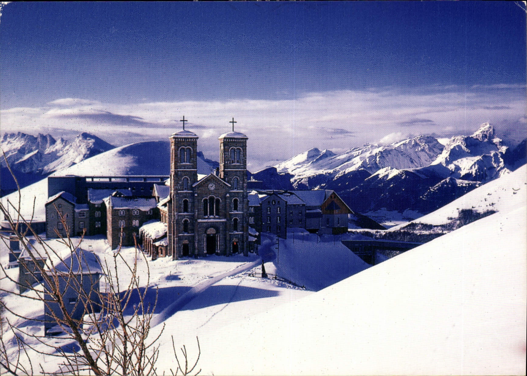 CPM Sanctuaire de la Salette Corps Le sanctuaire de Notre Dame de la Salette en hiver 