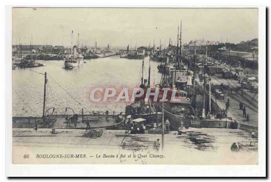 BOULOGNE sur MER le bassin a flot et le quai CHAnZY Navires Animation CPA