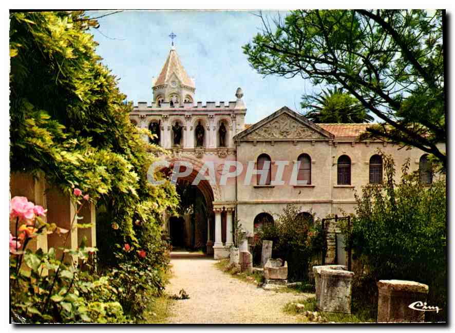 Abbaye de Notre-Dame-de-Lérins — Façade du monastère et musée lapidaire — Cing