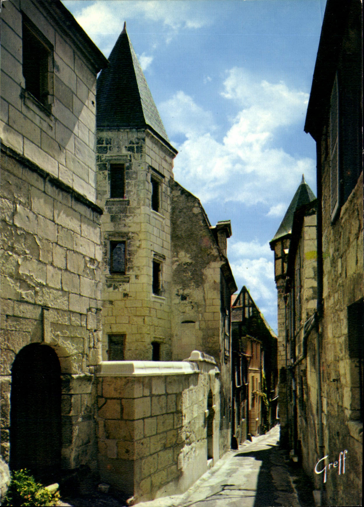 CPM En Touraine Chinon Indre et Loire Vieille rue dans le quartier du Grand Garroi 