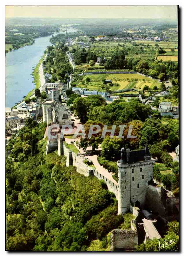 CPM Les Merveilles du Val de Loire Chinon Indre et Loire le Chateau XII XIII siecle premier plan la 