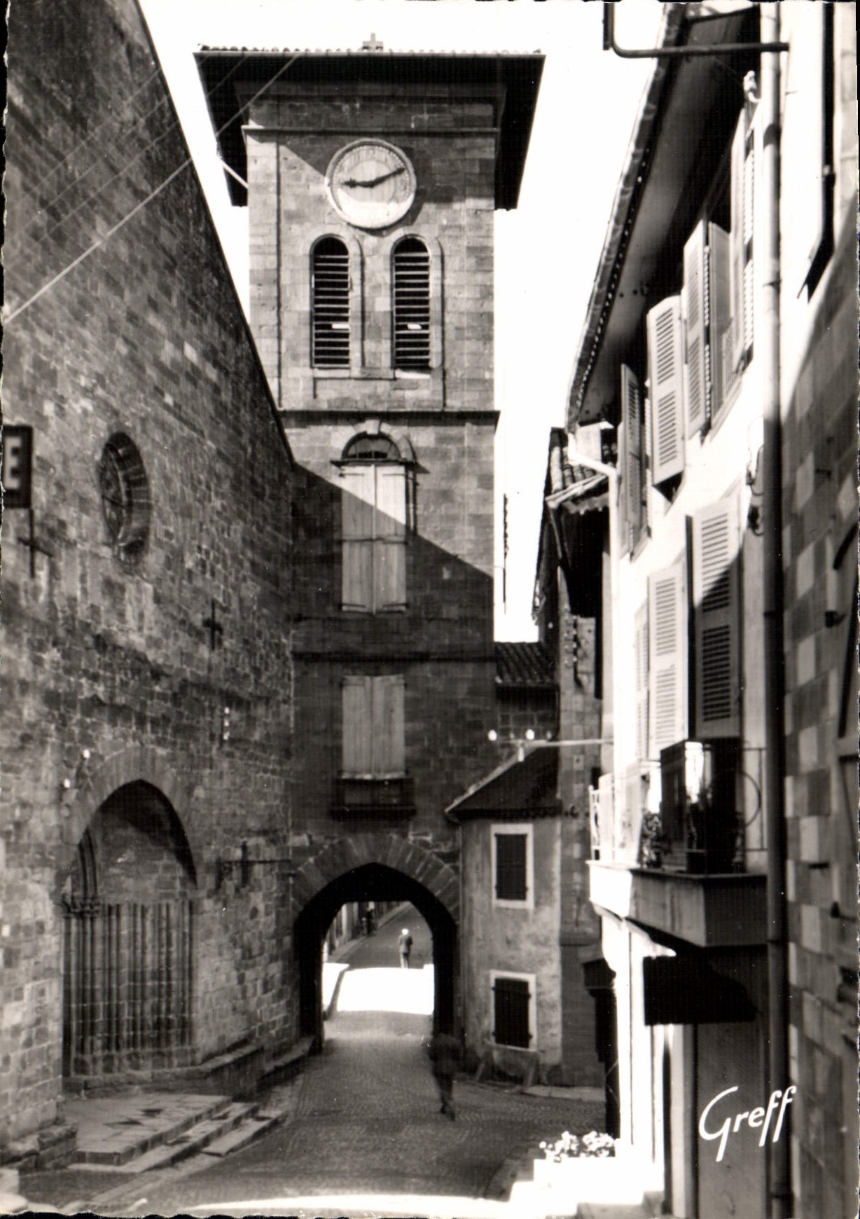Saint-Jean-Pied-de-Port — Facha y campanario de la iglesia (siglo XV) — Greff