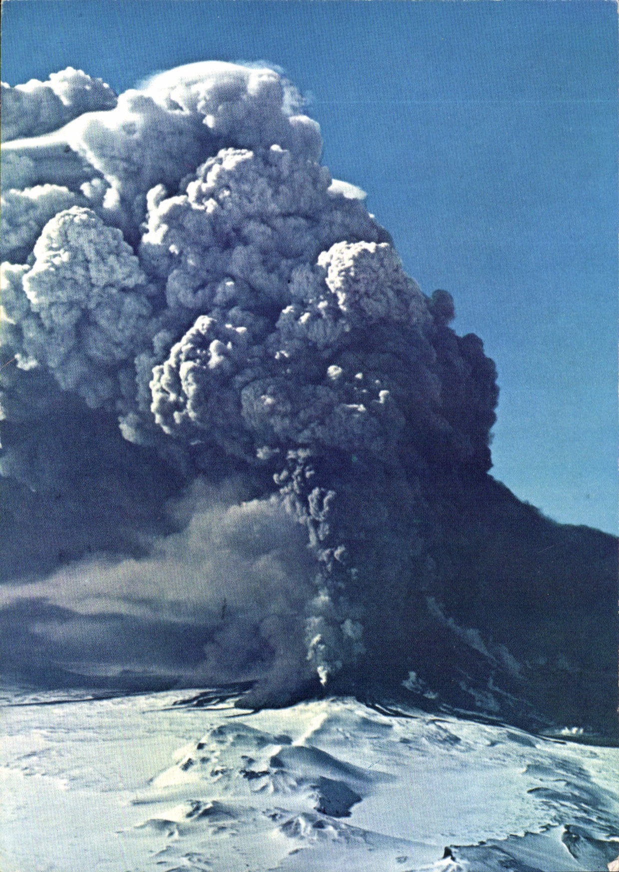 CPM Hekla on fire Marche 29th 1947 the 10000m hight eruption column 
