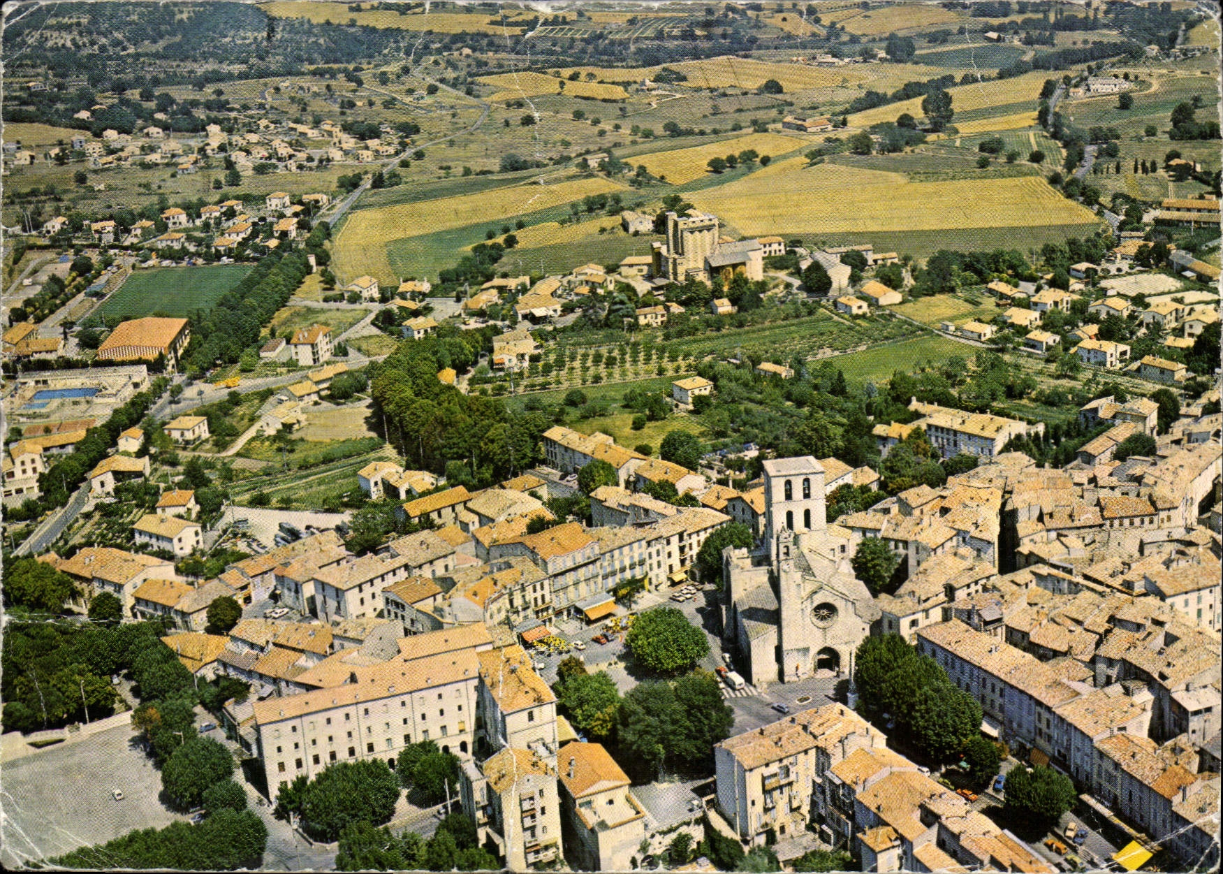 Forcalquier (Alpes-de-Haute-Provence) — Allgemeine Luftaufnahme — Druckerei Mitcon