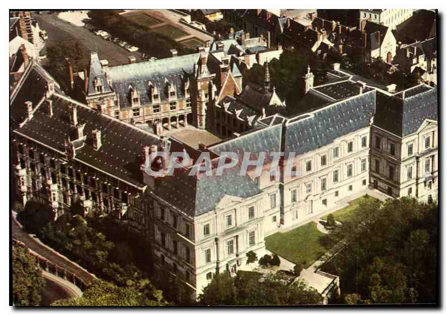 CPM Blois Loir et Cher le Chateau vue aerienne 
