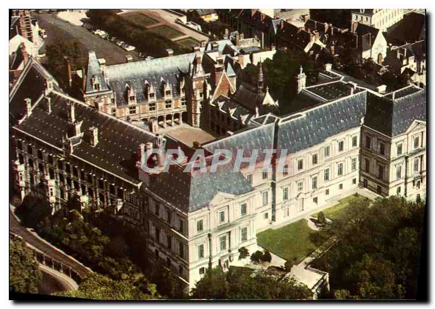 CPM Blois Loir et Cher le chateau vue aerienne 