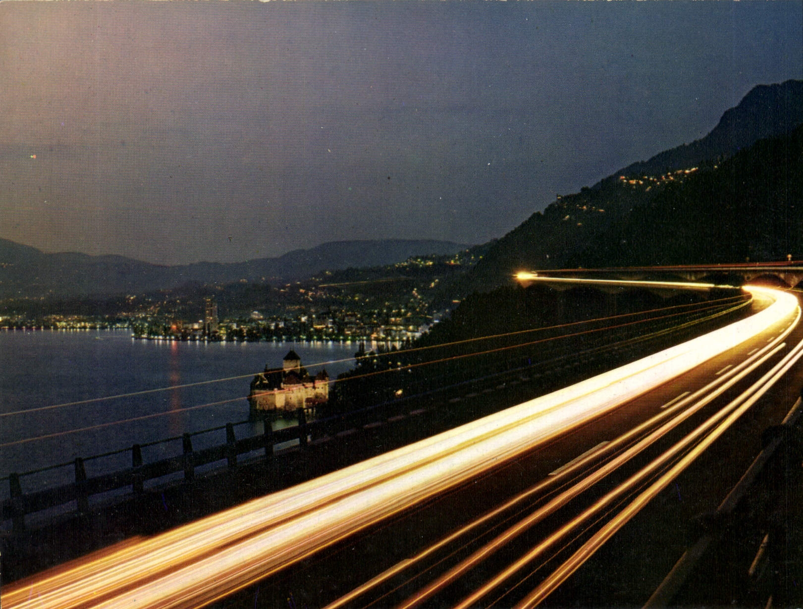CPM Lac Leman le Chateau de Chillon et l'autoroute de nuit 