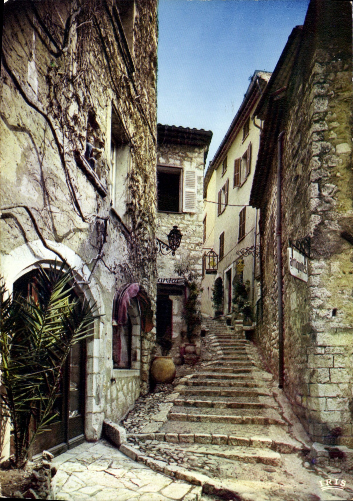 CPM Reflets de la Cote d'Azur Saint Paul de Vence A Mmes la montee de l'Eglise 