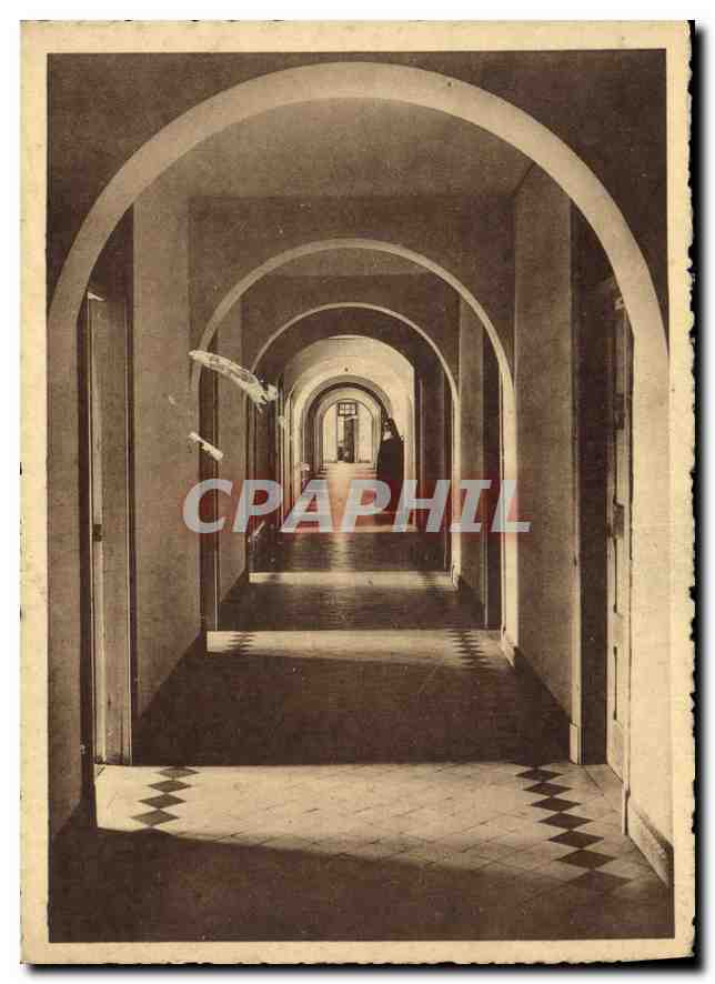 CPM Monastere N D de Bethanie Lophem les Bruges Un dorloir Religieuse