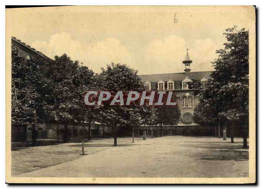 CPM Pensionnat St J B de la Salle Estaimpuis la cour de recreation 