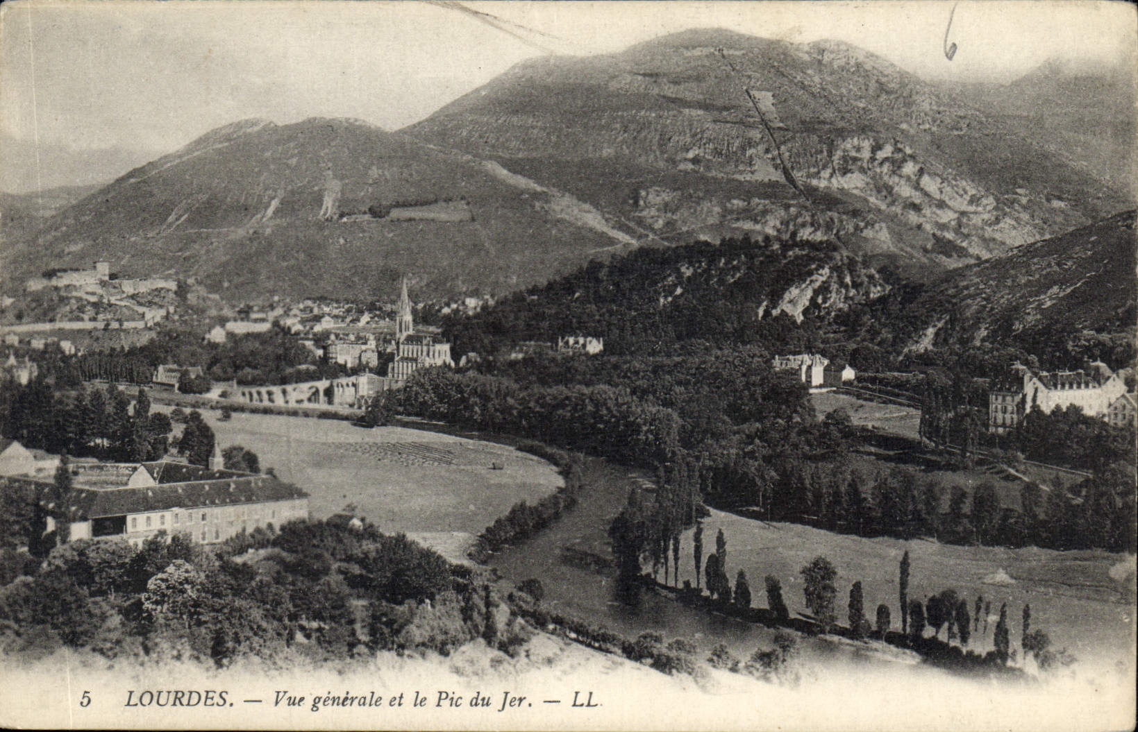 CPA Lourdes Vue generale et le Pic du Jer 
