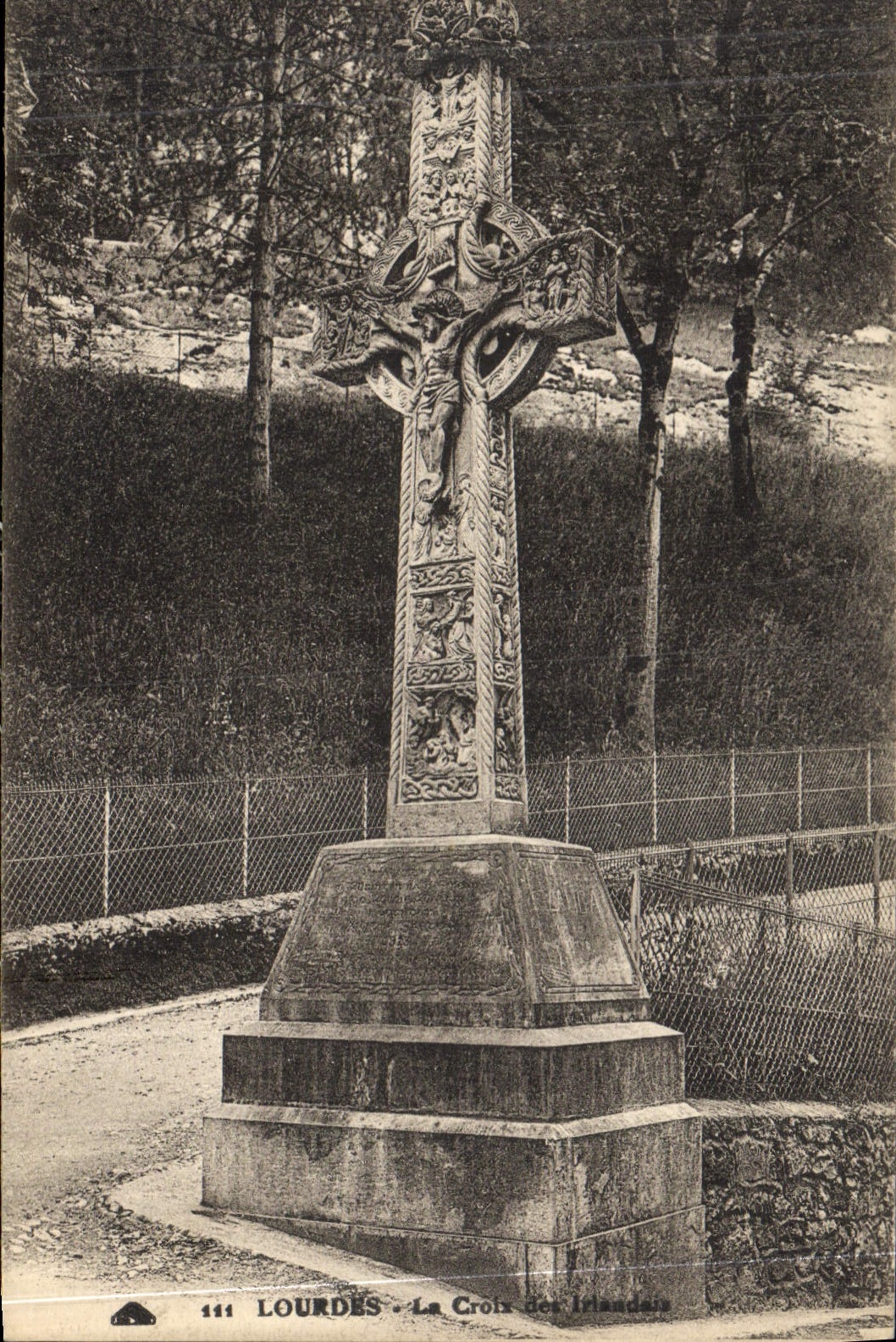 CPA Lourdes La Croix des Irlandais Irlande