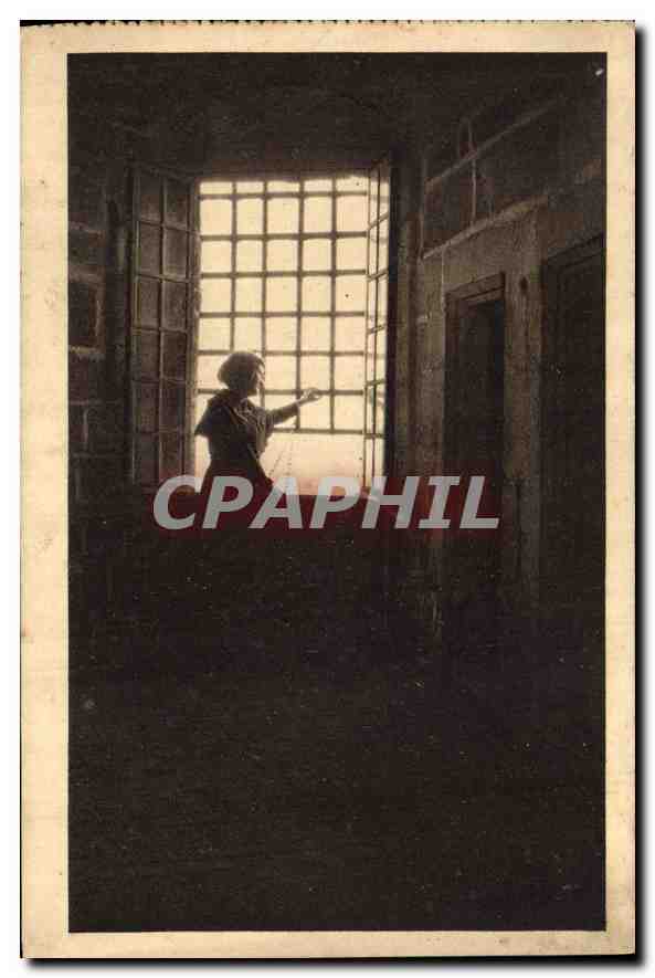 CPA Femme a la fenetre