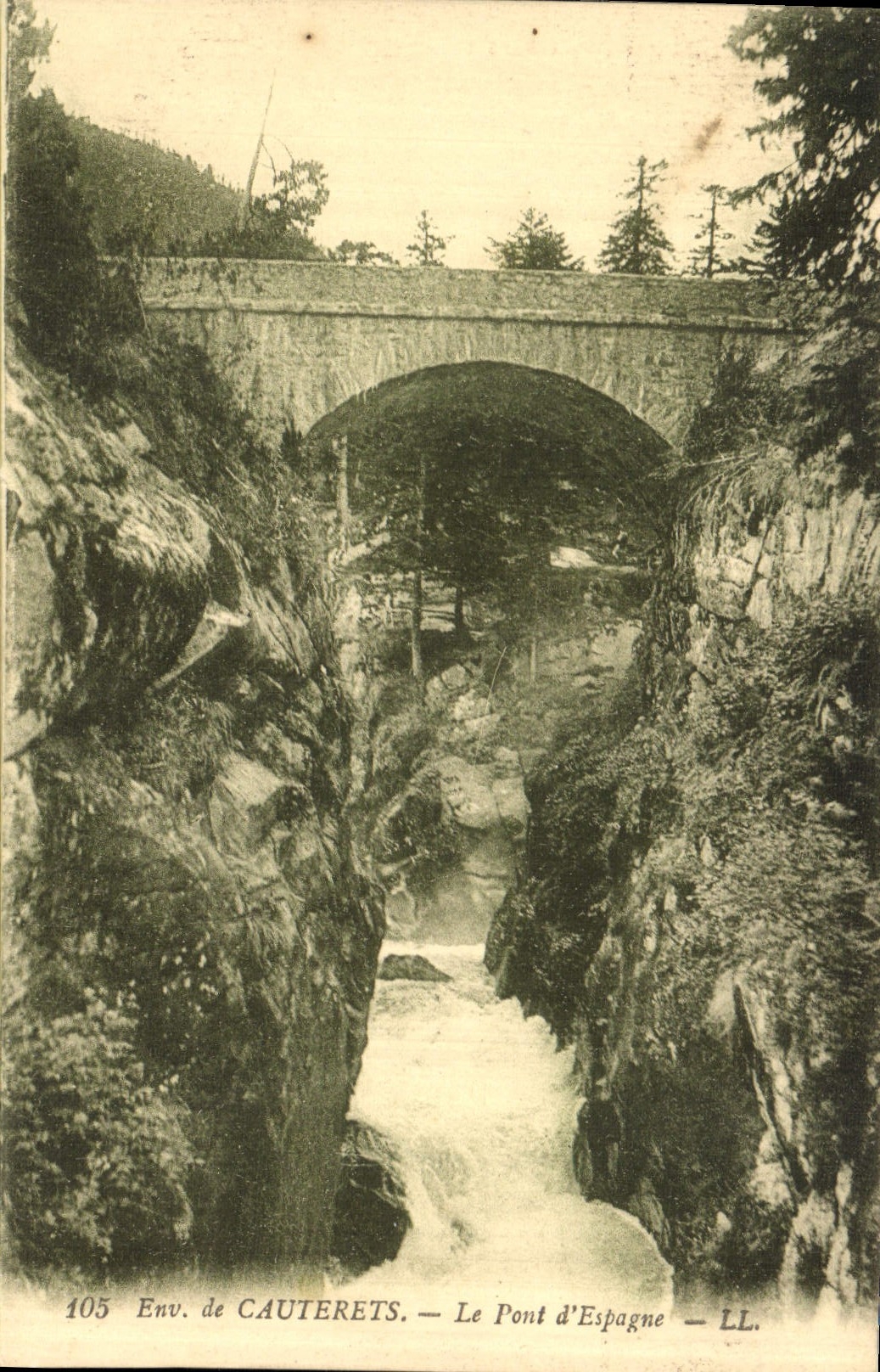 CPA Env de Cauterets Le Pont d'Espagne 