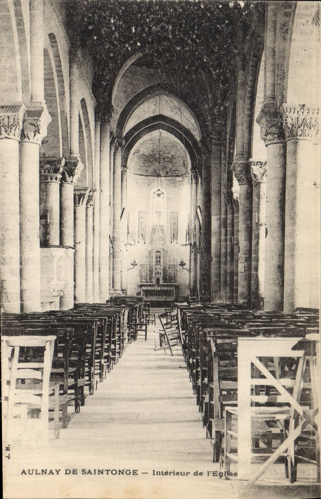 CPA Aulnay de Saintonge Interieur de l'Eglise 
