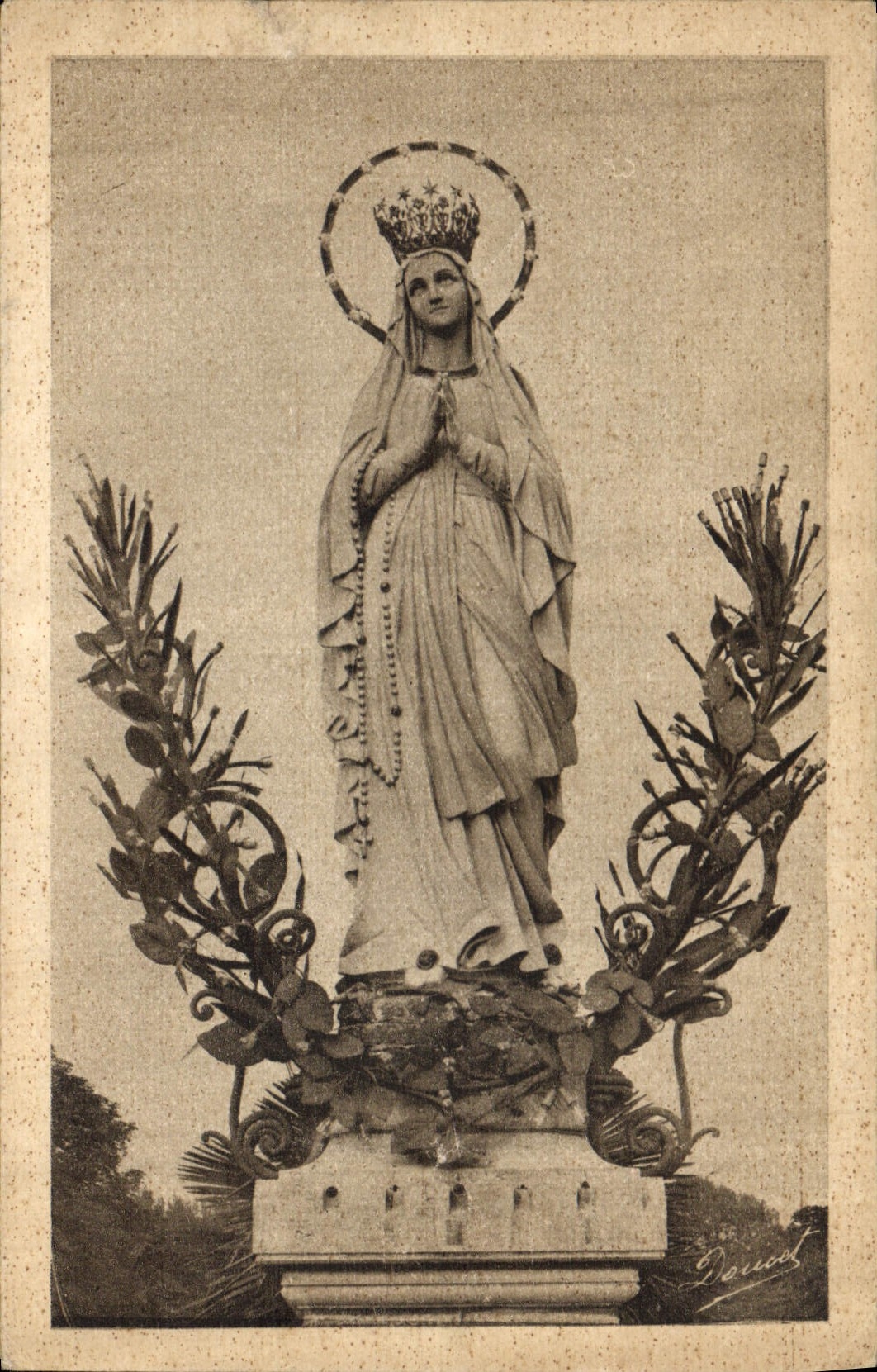 CPA Lourdes La Vierge Couronnee 