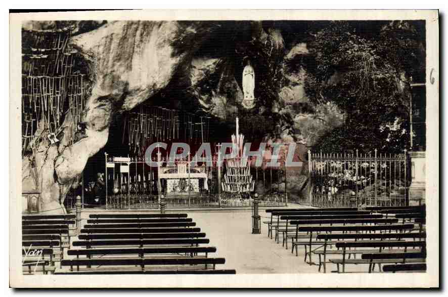 CPA Lourdes La Grotte Miraculeuse 