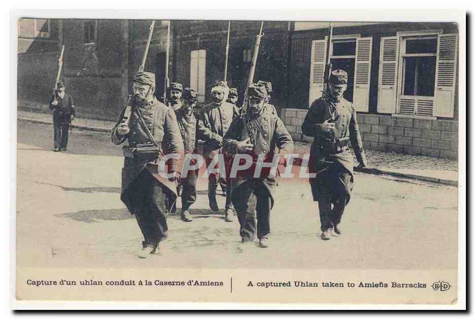 Capture d'un uhlan conduit à la Caserne d'Amiens — CPAPHIL