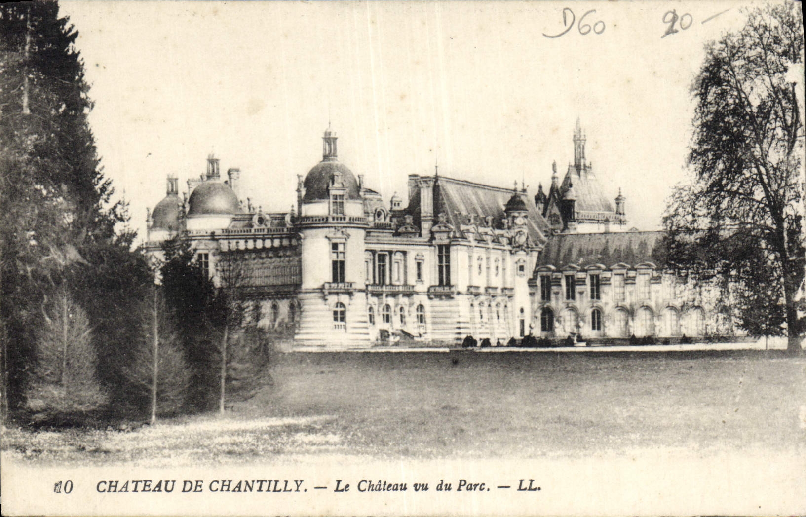 CPA Chateau de Chantilly Le Chateau vu du Parc 