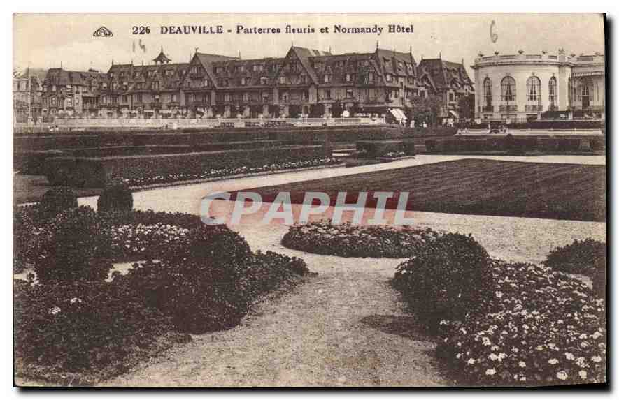 Deauville - Parterres fleuris et Normandy Hôtel — éditeur : Photographe des Arts